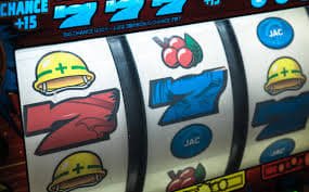 Layar permainan Texas Hold'em Bonus di senjatogel dengan kartu dealer dan pemain